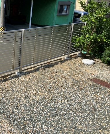 豊橋市で転落防止・目隠し用にフェンスを取り付けしました