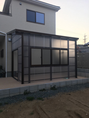 豊川市でテラス囲いを設置しました。