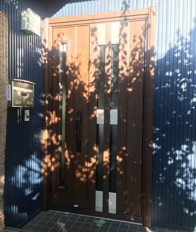 通風ドアに玄関ドアリフォーム　豊橋市