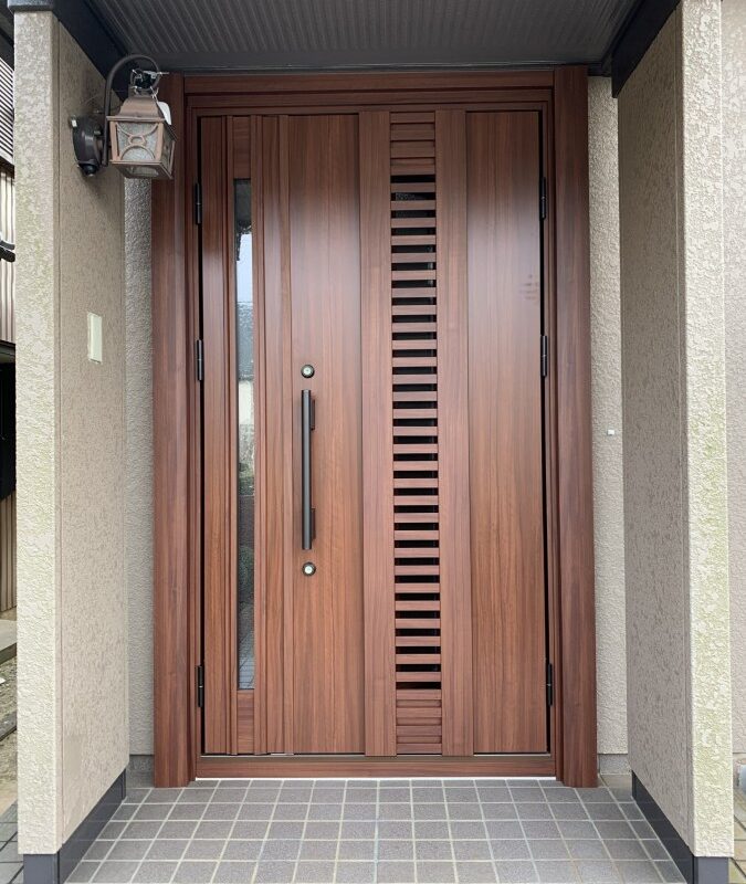 豊橋市で玄関ドアの不具合がきっかけで取替工事をしました