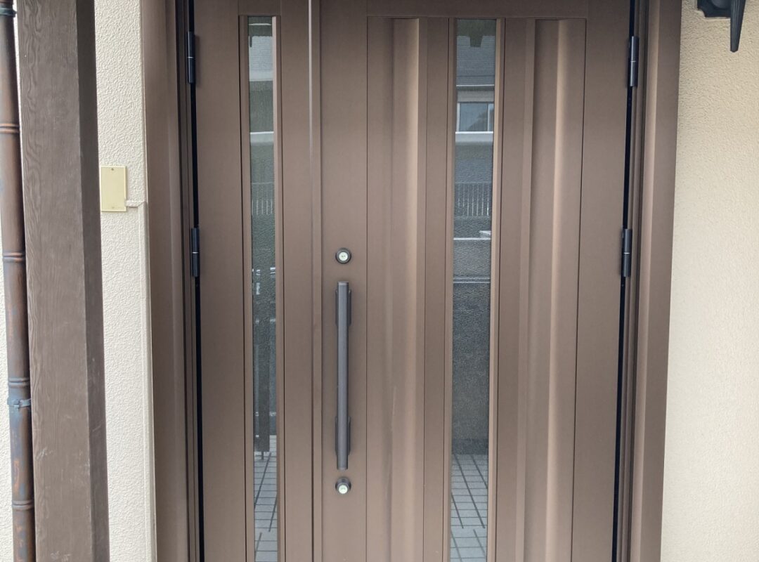 豊橋市で扉の閉まりが悪い玄関ドアをリフォームしました