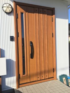 玄関ドアリフォーム！